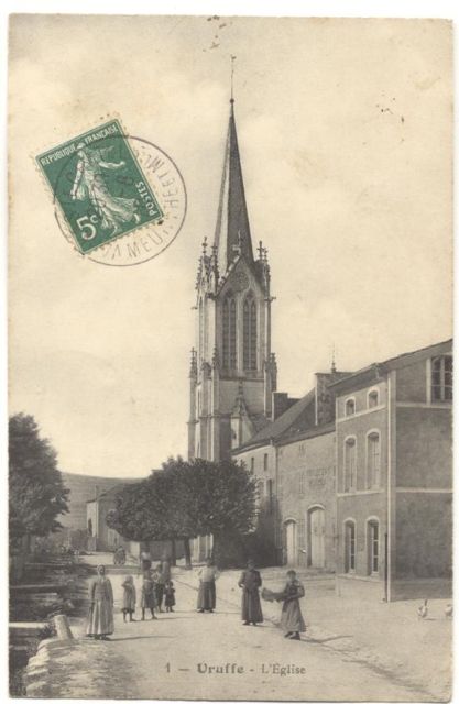 rue-eglise-foule1