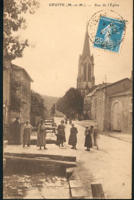 rue-eglise-foule2